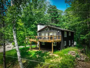 Complete Privacy and Local Insights - Stunning Mountainside Retreat