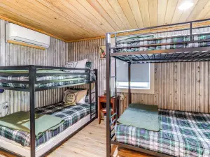 8 Mi to Ozark Folk Center: Home w/ Hot Tub & Deck