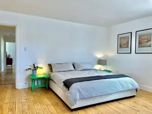 Summer House: 3-bedroom with WiFi, AC in Marfa