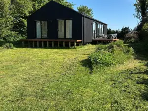 Stylish Cottage Near Beach, Cliff and Harbour Life