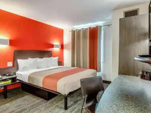 Motel 6 Saskatoon, SK