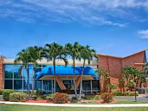 ไนท์สอินน์ ฮาลลันเดล