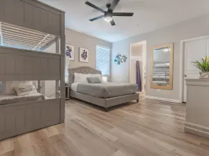 Cozy 6-Bedroom home perfect for large groups