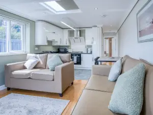 Ridgeway Hideaway - 1 Bedroom Holiday Home - Manorbier