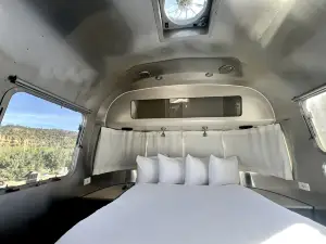 Amazing Retro Airstream on a Beautiful Resort with Fantastic Amenities near Zion National Park in Or