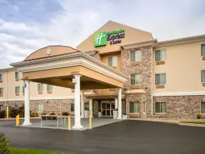 Holiday Inn Express & Suites CLINTON by IHG