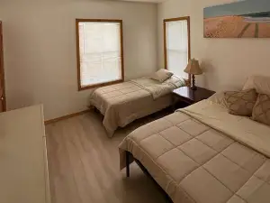 Cozy 3Br Apartment with Private Entry & Parking in Elizabeth, NJ