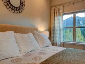 Crossroads Snowshoe Townhome: Great Views, on Rec Path