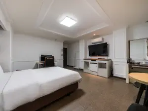 Hotel Tate V