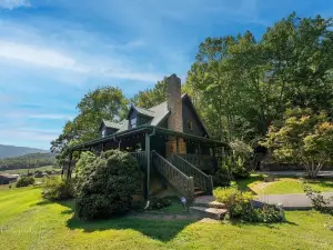 Burning Tree 3 Bedroom Cabin by RedAwning