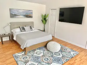 Kendall Keys Oasis Entire Dream Home with HEATED Pool, Theater & Arcade