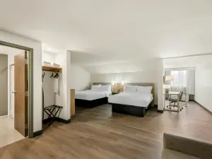 Spark by Hilton Freeport
