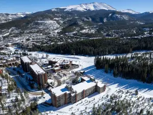 Beaver Run Condo: Ski In/Out, Hot Tubs, Dog-Friendly, Ground Floor