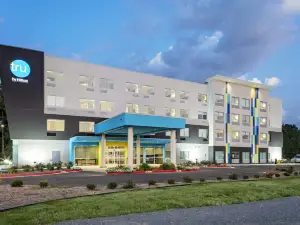 Tru by Hilton Crossett