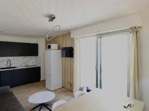 Panoramic Sea View – Cozy Renovated Apartment