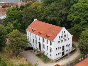Orange Parkway Hotel