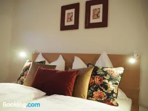 Apstay Bungalow I Parking Option & Self Check-IN