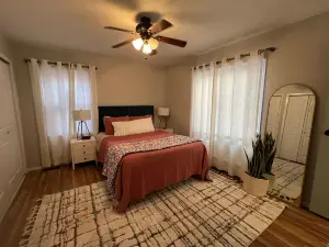 Lakeside Getaway on Lake Madison. Hot tub with a view of the lake!