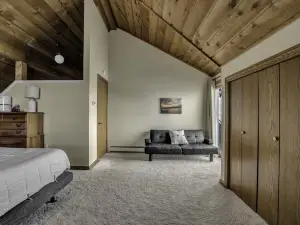 Amazing View On Spacious Lake Home. Open floor plan and deck for perfect parties