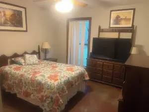 Secluded getaway cabin on 50 acres in the beautiful woods of Utica, MS.