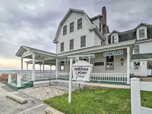 Updated Onekama Resort Condo on Portage Lake!