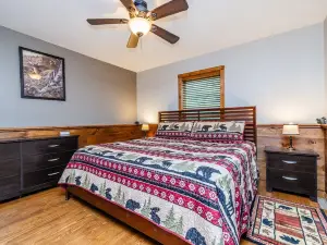 DEVILS LAKE ESCAPE -NEW OWNERS!!  SLEEPS 12 -8 BEDS WALK TO THE PARK
