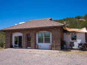 Ny Loft Vibe Hiker Basecamp Silver City 1 Bedroom Home