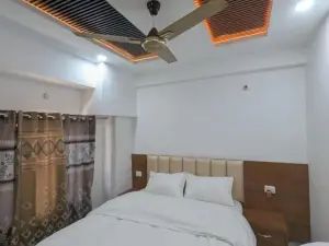 Hotel The Royal Crown