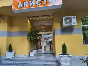 Aristo Family Hotel