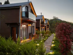 Poison Garden Suite & Spa