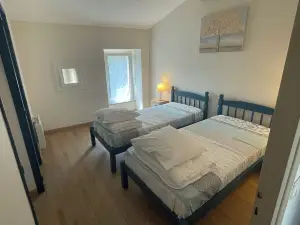 Charming gîte for 4 People with View of Monflanquin, Swimming Pool, Peaceful Setting
