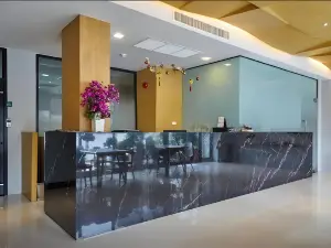 เดอะ พรีเซนท์ สาทร