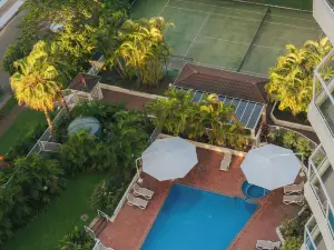 The Crest Apartments - Main Beach