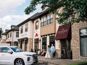 The Dundee - A Trace Hotel