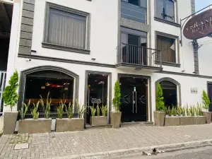 Veranda Hotel