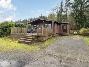 4 Bed House - Sleeps 9 - Hottub - Parking