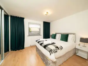 Ellaburn - 3 bed w/ parking