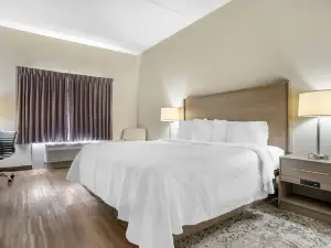 Red Roof Plus+ & Suites Vicksburg