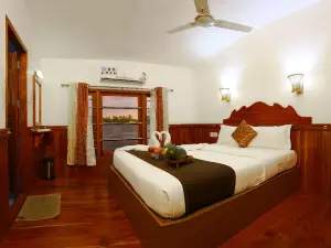 Pmc Houseboat