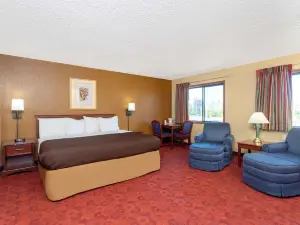 AmericInn by Wyndham West Bend