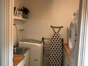Silwood Apartment Fully Self Contained with Kitchen and Laundry