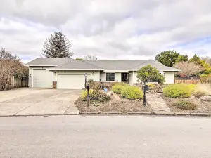 Peaceful Windsor Retreat w/ Private Hot Tub!