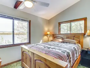 Waterfront Spirit Lake Cabin w/ Boat Rental!