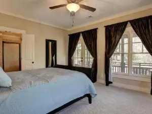 Choctaw Lodge -Play Ping Pong Relax by the Wood Fireplace Grill