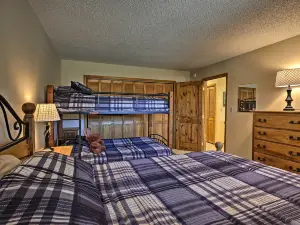 Eat, Sleep, Ski! Rustic Mtn Condo WiFi,TV, HotTub