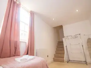 Newly Renovated Sanctuary for 4 in Charlotte House