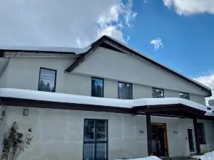 Square 8 Hakuba Retreat by Unplan