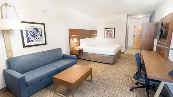 Holiday Inn Express & Suites Las Vegas SW – Spring Valley