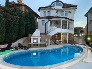 Freya Spa Apartments