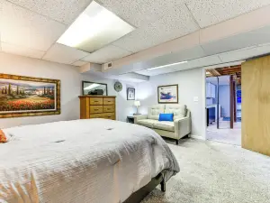 1 Mi to Dtwn: Home w/ Fire Pit & Deck in Hudson!